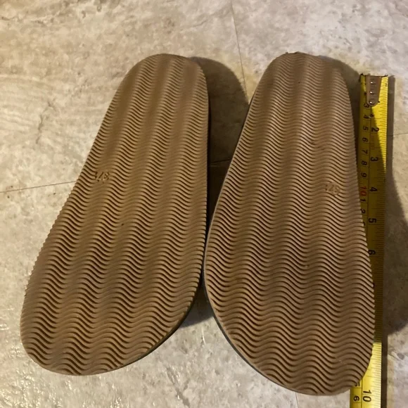 Fantastic Fun Goby Brand Clogs!       Size 37 (U.S. size 6.5) - Picture 3 of 3